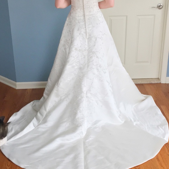 DEMETRIOS RN 98249 WEDDING DRESS - Picture 2 of 11